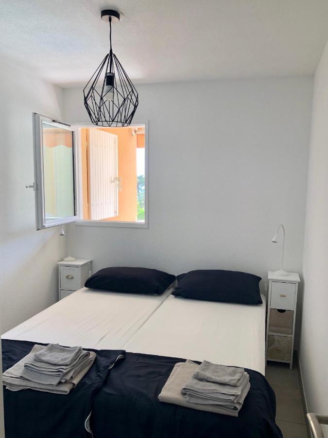 Apartment Newly Renovated Aircond-Wifi-Pool-Sea View-150M To Beaches- Saint Aygulf Exteriör bild