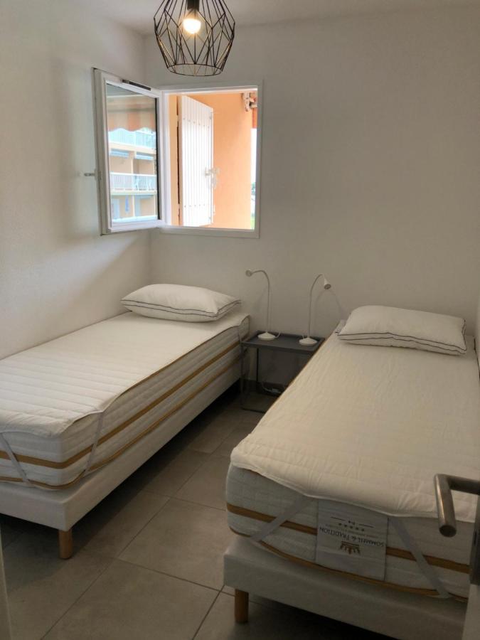 Apartment Newly Renovated Aircond-Wifi-Pool-Sea View-150M To Beaches- Saint Aygulf Exteriör bild