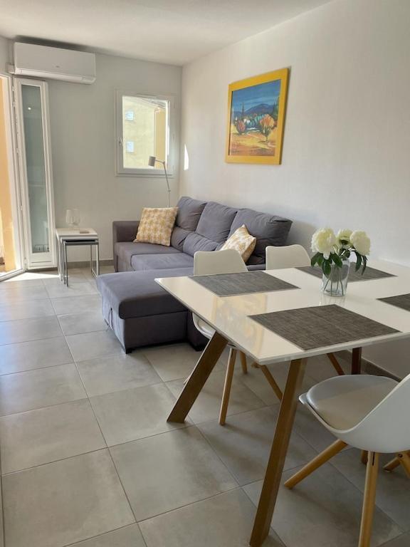Apartment Newly Renovated Aircond-Wifi-Pool-Sea View-150M To Beaches- Saint Aygulf Exteriör bild